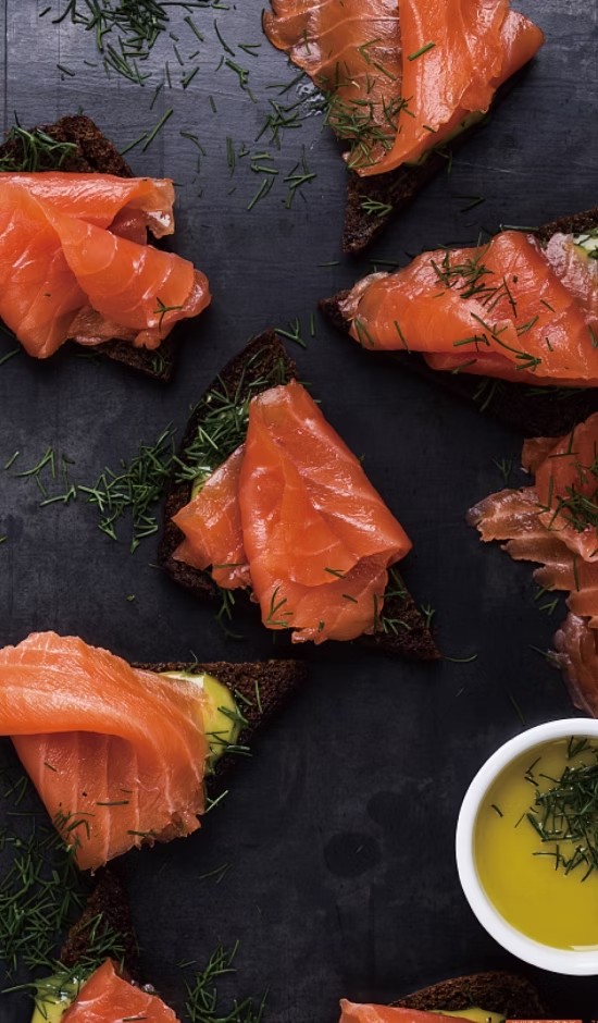 Smoked salmon (Cold smoked）